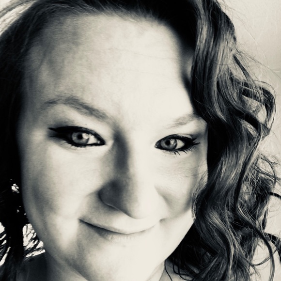 Meet your Posher, Caitlyn - Picture 1 of 1